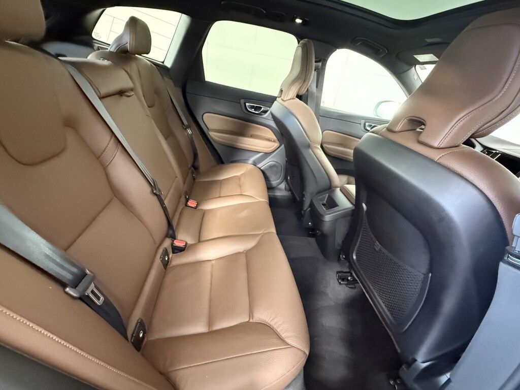 2022 Volvo XC60 Momentum AWD Maumee OH