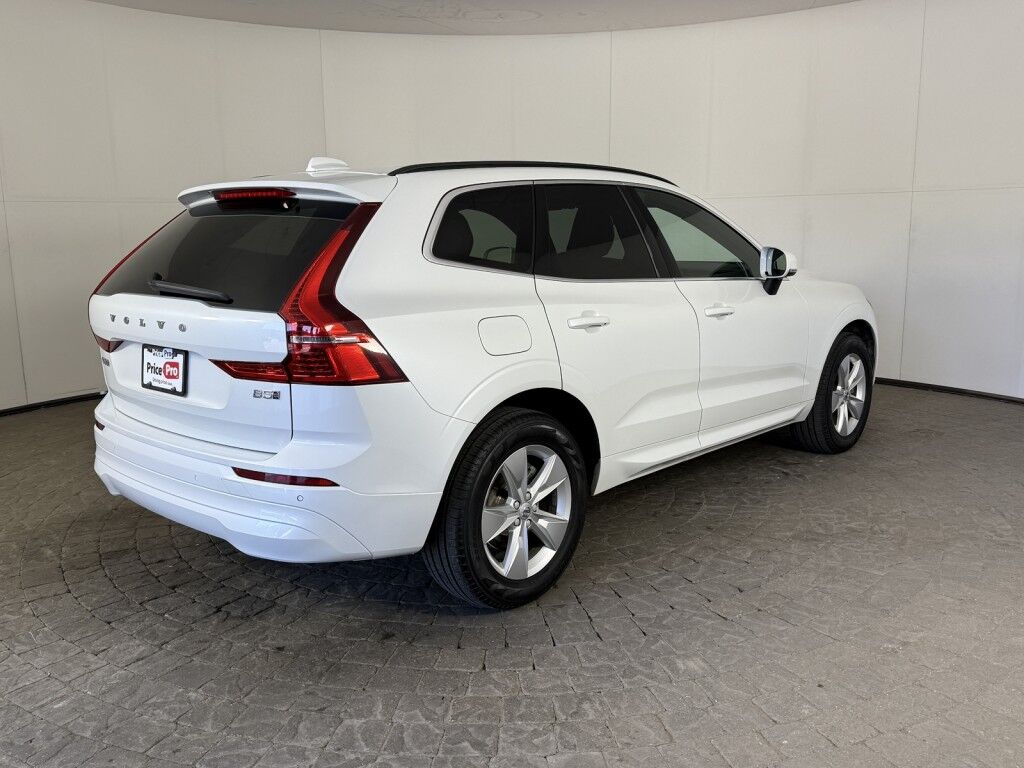 2022 Volvo XC60 Momentum AWD Maumee OH