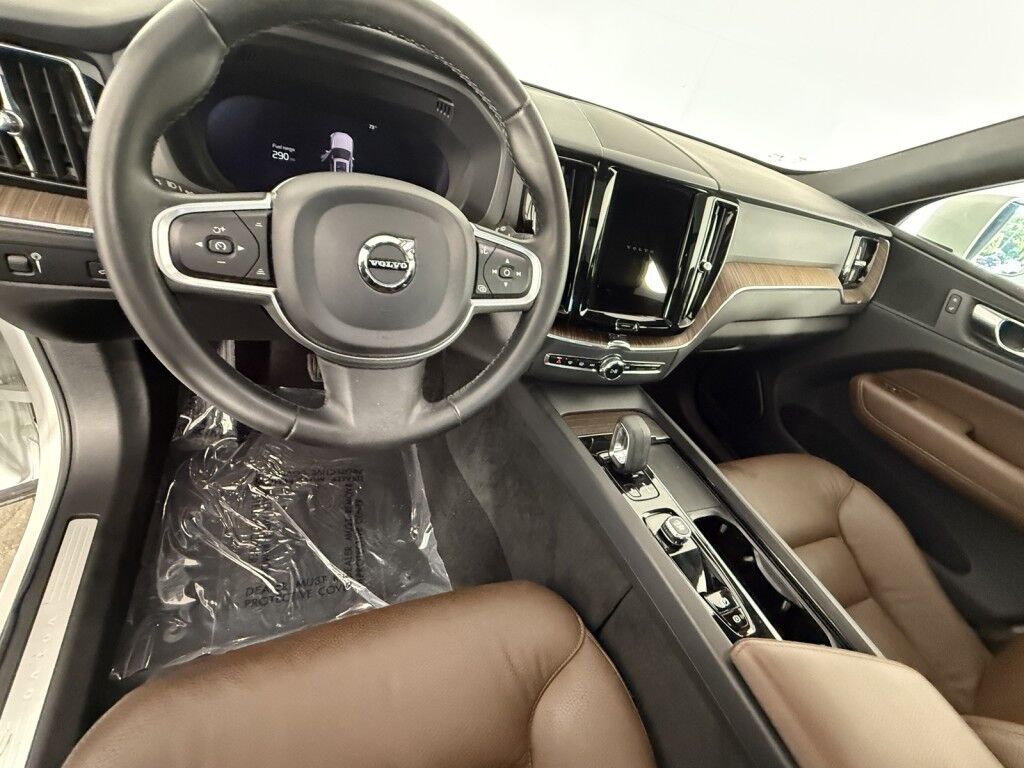 2022 Volvo XC60 Momentum AWD Maumee OH