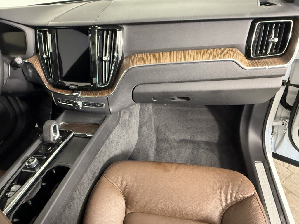 2022 Volvo XC60 Momentum AWD Maumee OH