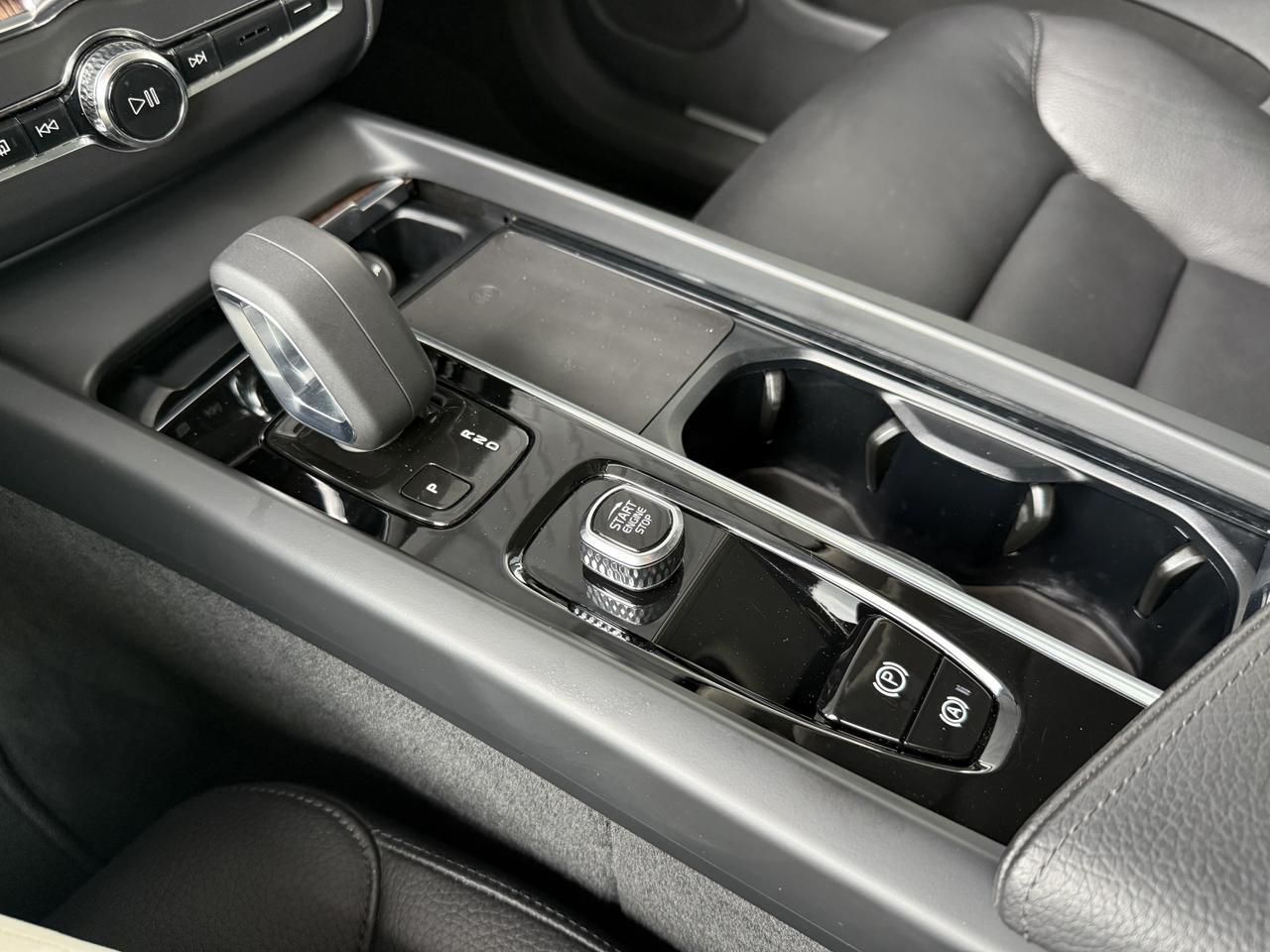 2022 Volvo XC60 Momentum Knoxville TN