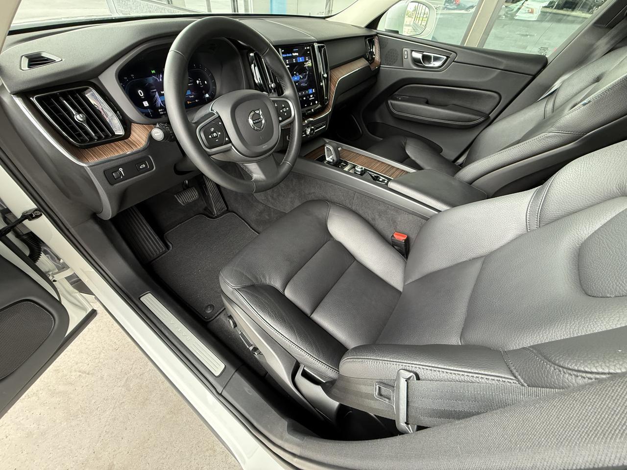 2022 Volvo XC60 Momentum Knoxville TN