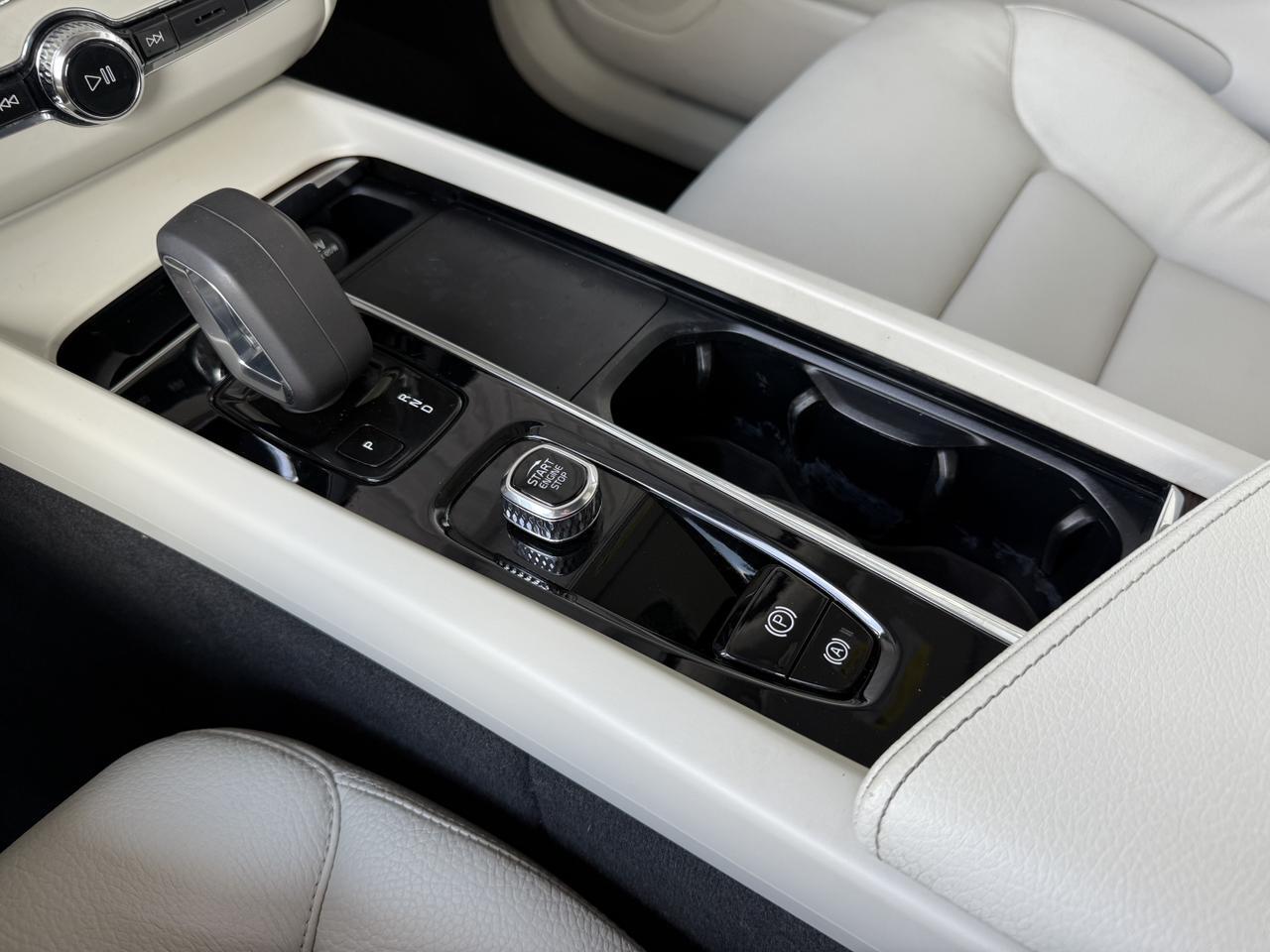 2022 Volvo XC60 Momentum Knoxville TN