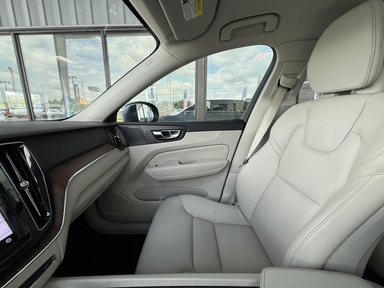 2022 Volvo XC60 Momentum Knoxville TN