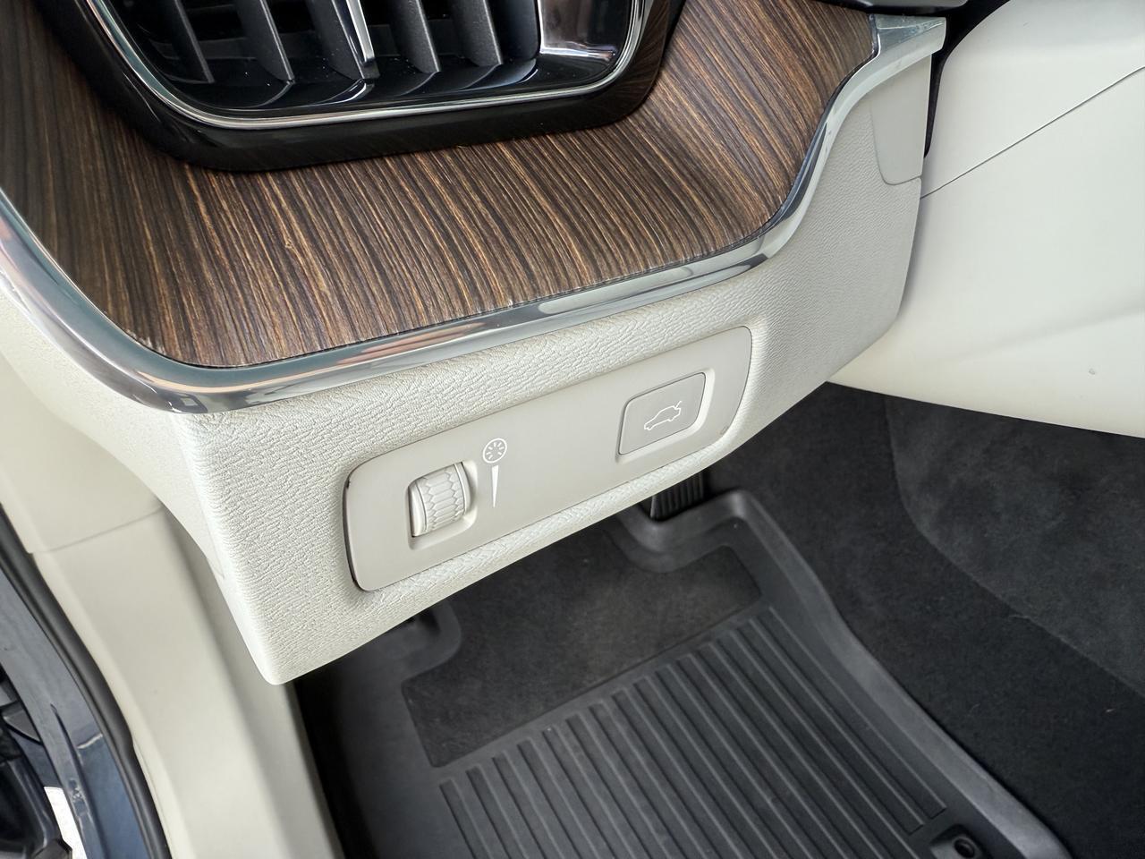 2022 Volvo XC60 Momentum Knoxville TN