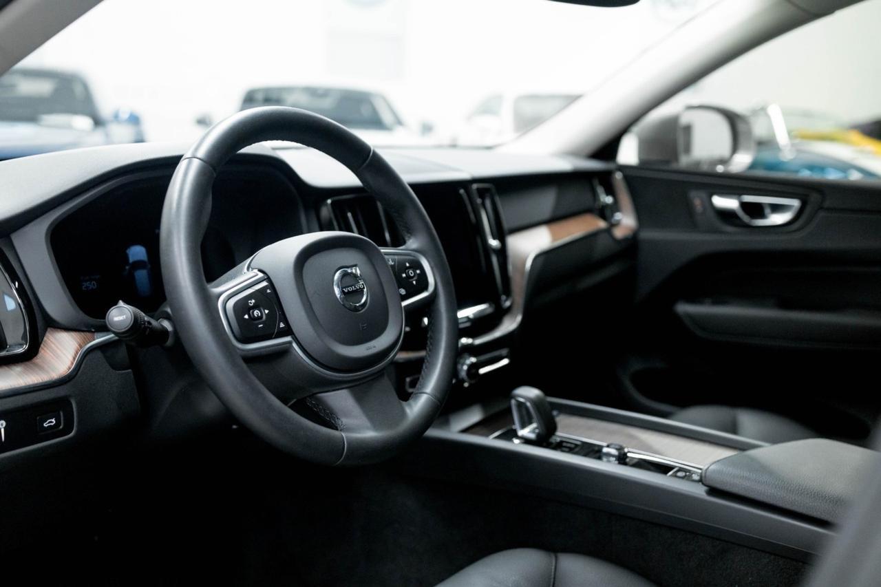 2022 Volvo XC60 Momentum
