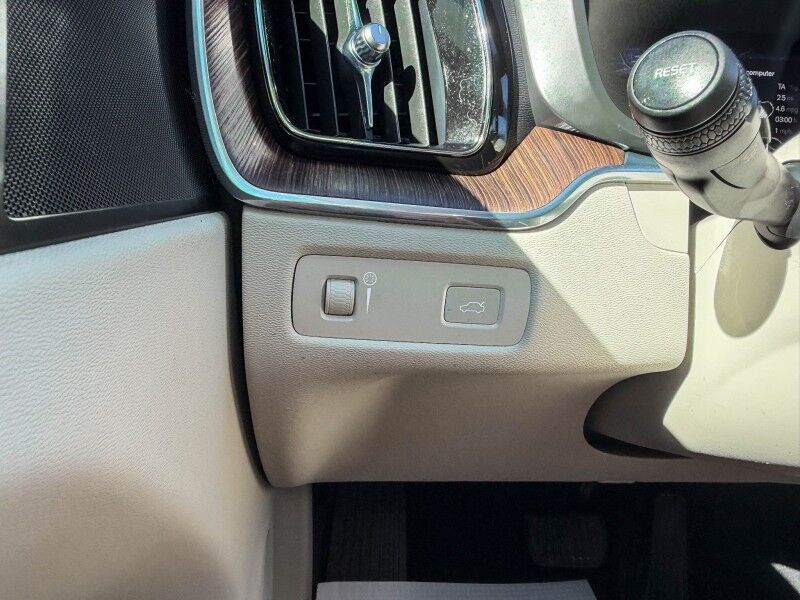 2022 Volvo XC60 Momentum Wilmington NC