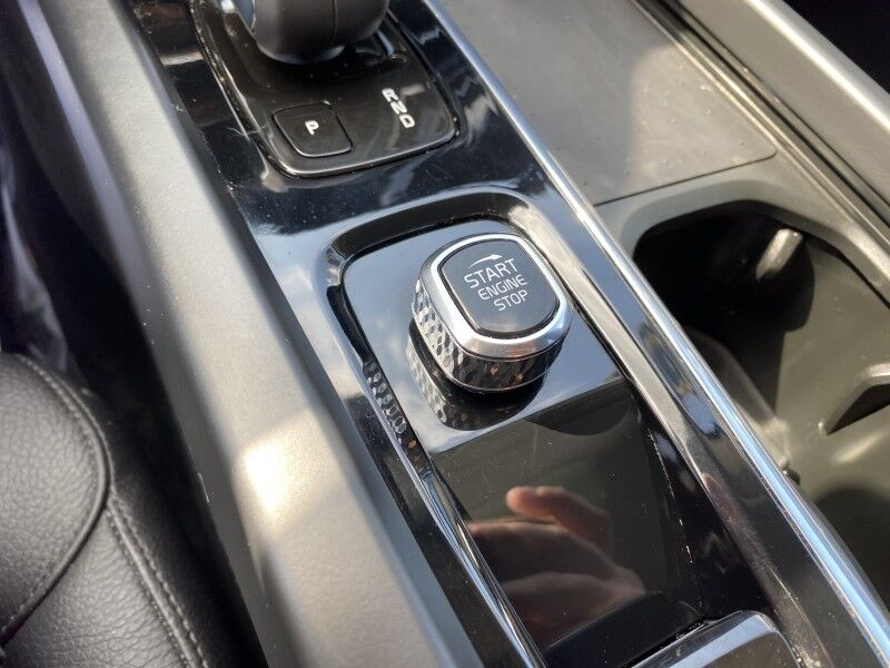 2022 Volvo XC60 Recharge Plug-In Hybrid Inscription Expression Bristol  PA