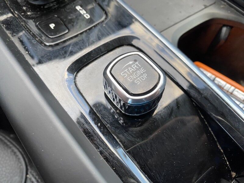 2022 Volvo XC60 Recharge Plug-In Hybrid Inscription Expression Bristol  PA