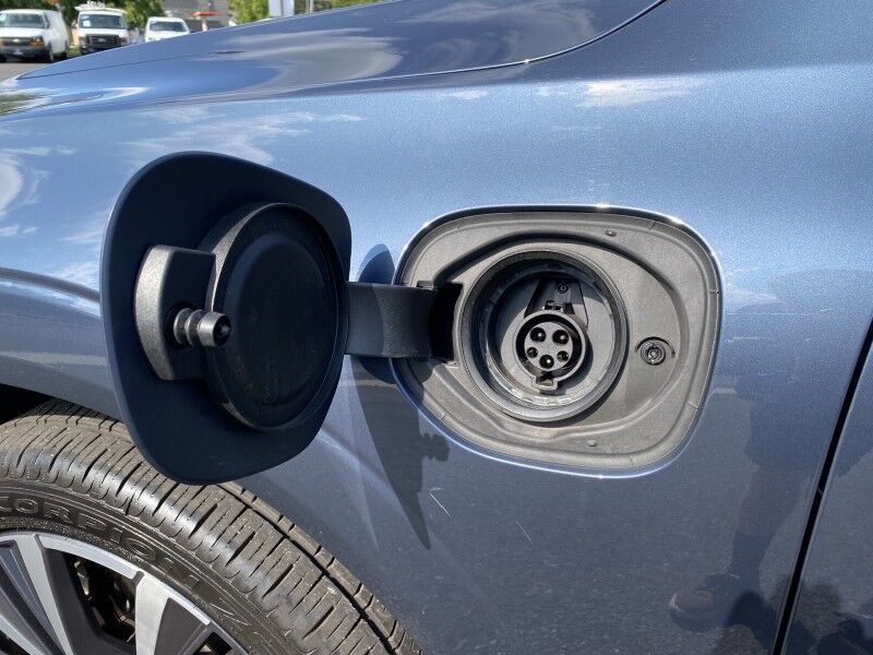 2022 Volvo XC60 Recharge Plug-In Hybrid Inscription Expression Bristol  PA