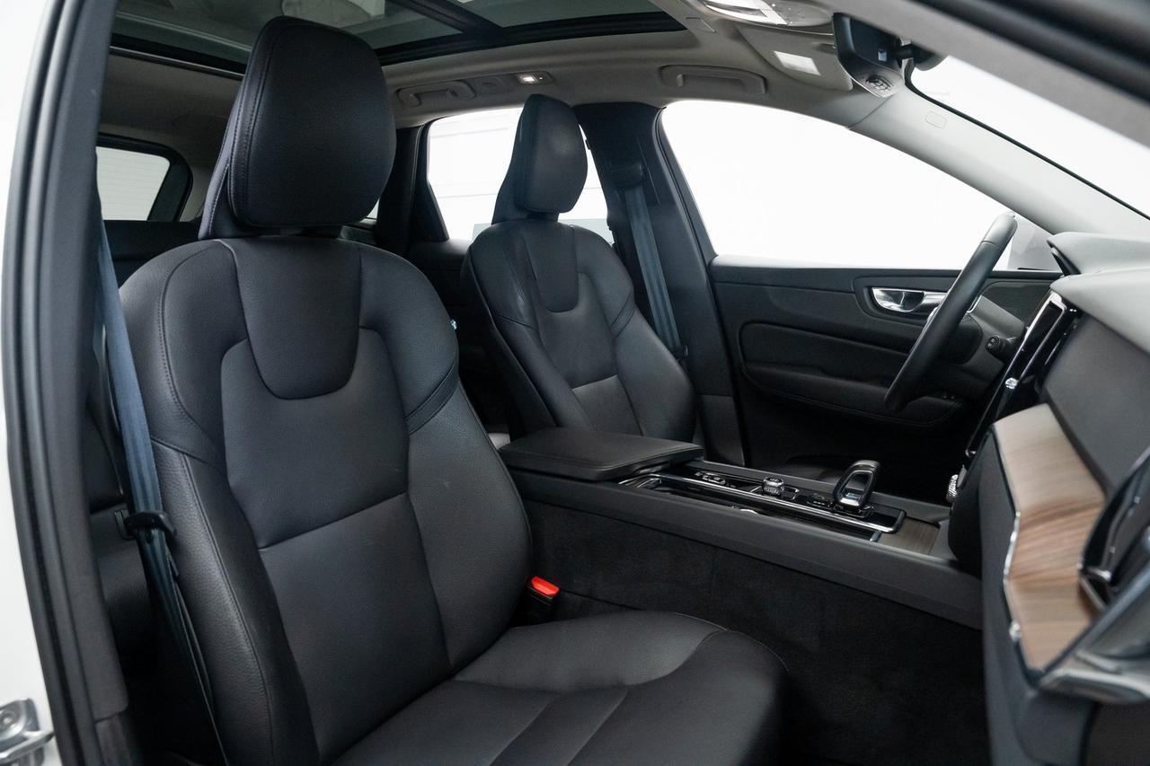 2022 Volvo XC60 Recharge Plug-In Hybrid T8 Inscription Expression Vented Seats Advanced Package Portland OR