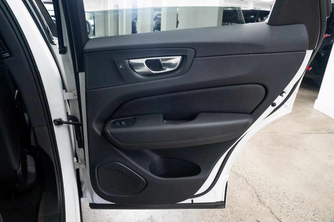 2022 Volvo XC60 Recharge Plug-In Hybrid T8 Inscription Expression Vented Seats Advanced Package Portland OR