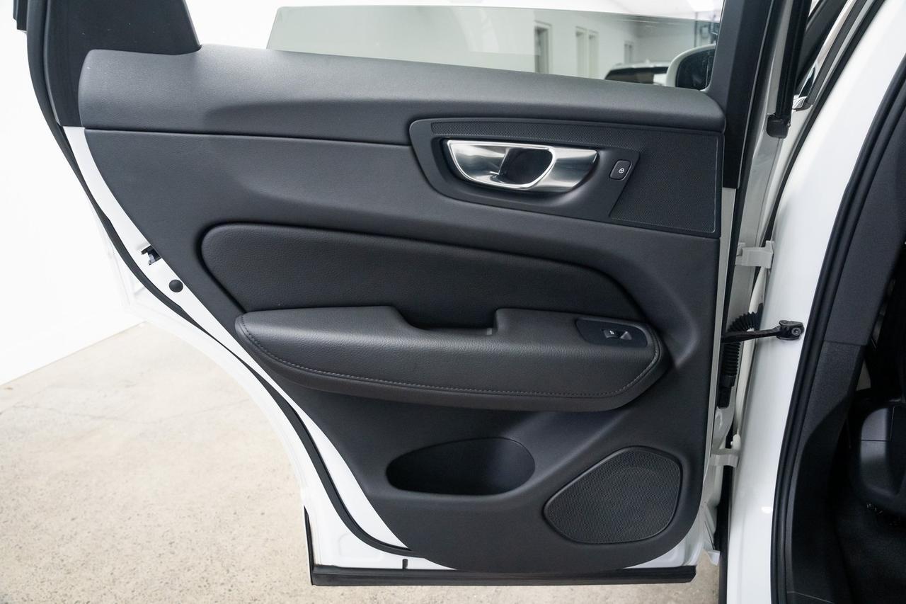 2022 Volvo XC60 Recharge Plug-In Hybrid T8 Inscription Expression Vented Seats Advanced Package Portland OR