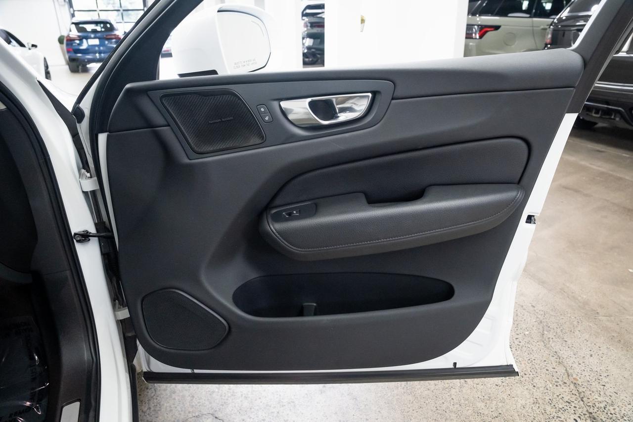 2022 Volvo XC60 Recharge Plug-In Hybrid T8 Inscription Expression Vented Seats Advanced Package Portland OR
