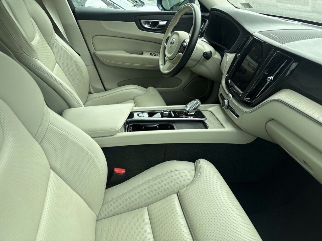 2022 Volvo XC60 Recharge Plug-In Hybrid T8 Inscription Richmond VA