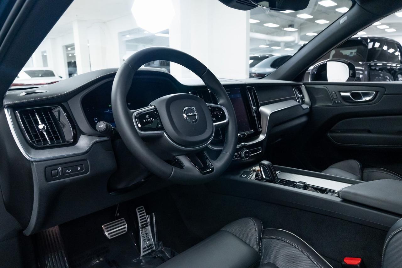 2022 Volvo XC60 Recharge Plug-In Hybrid T8 R-Design 1 Owner Polestar Optimization Advanced Package Portland OR