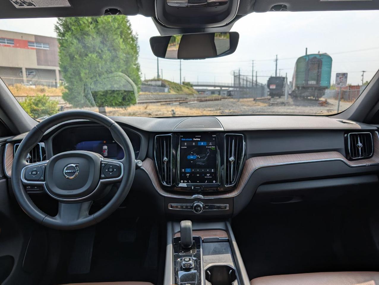 2022 Volvo XC60 Recharge T8 AWD Inscription Exp Extended Range w/Harman Kardon, Pilot Assist, 360 Cam & Heated Leather Seats Portland OR
