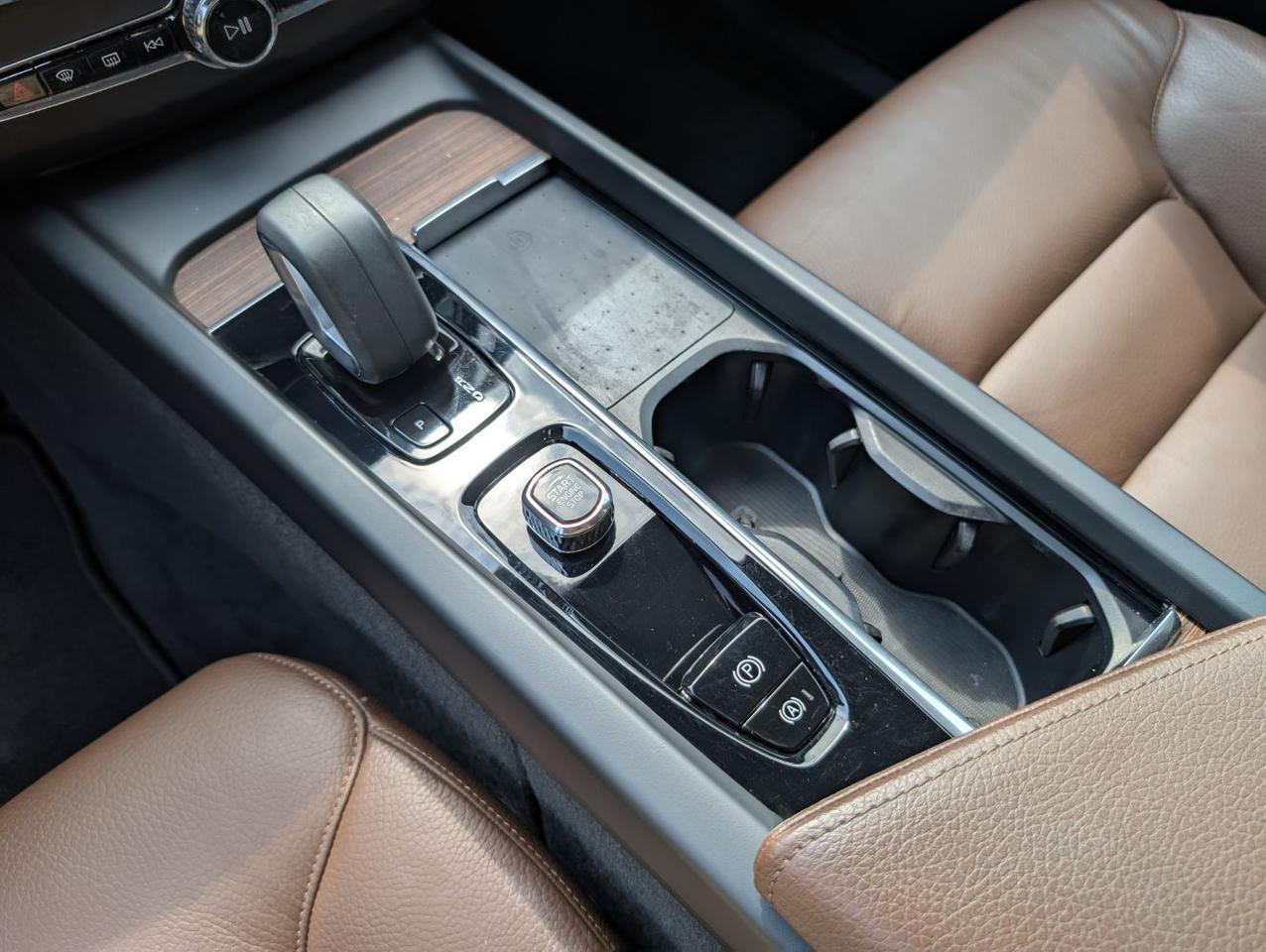 2022 Volvo XC60 Recharge T8 AWD Inscription Exp Extended Range w/Harman Kardon, Pilot Assist, 360 Cam & Heated Leather Seats Portland OR