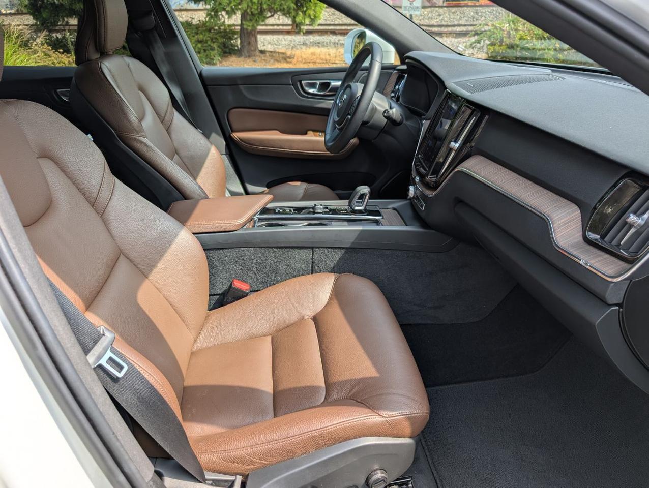2022 Volvo XC60 Recharge T8 AWD Inscription Exp Extended Range w/Harman Kardon, Pilot Assist, 360 Cam & Heated Leather Seats Portland OR