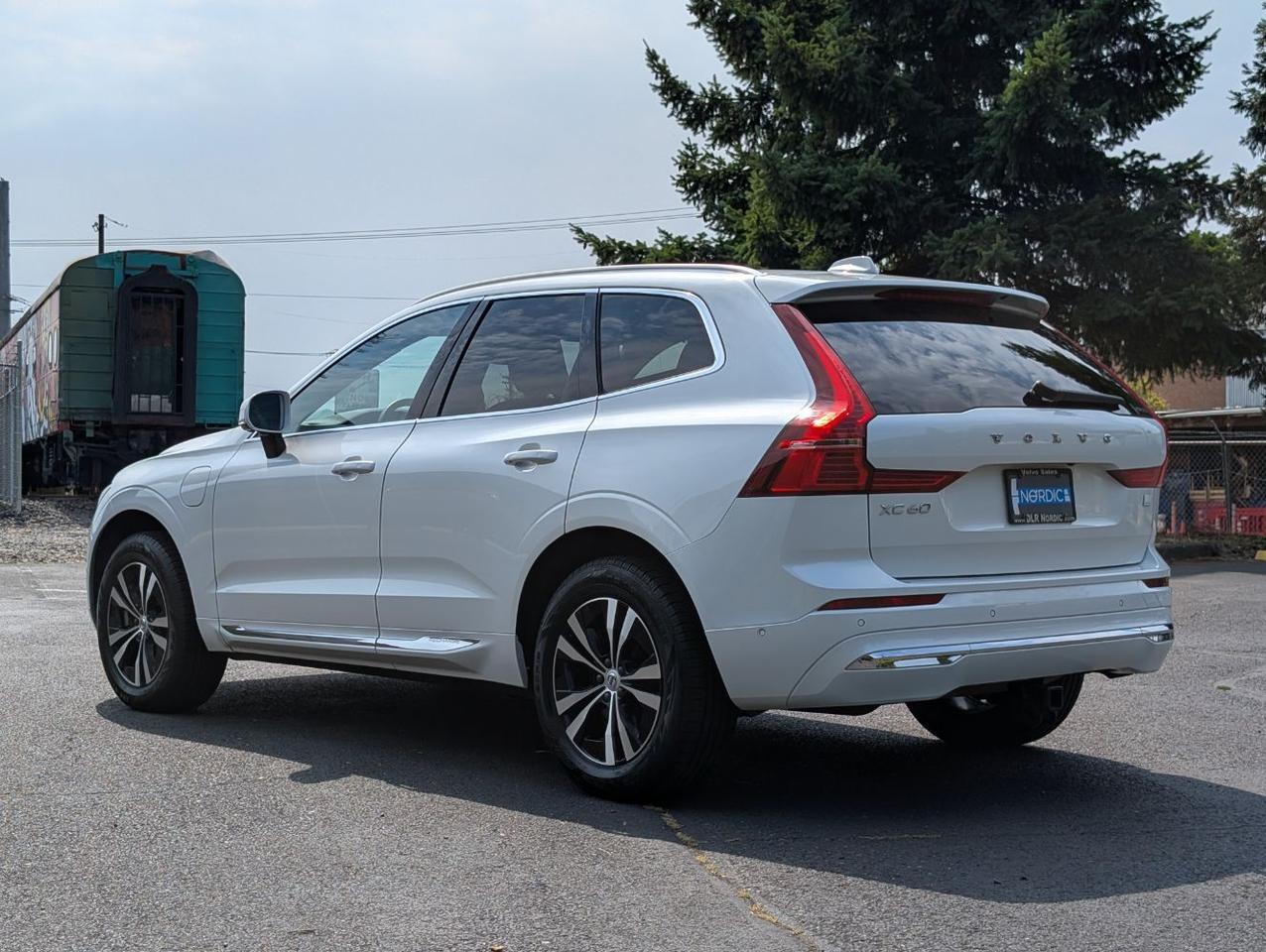 2022 Volvo XC60 Recharge T8 AWD Inscription Exp Extended Range w/Harman Kardon, Pilot Assist, 360 Cam & Heated Leather Seats Portland OR