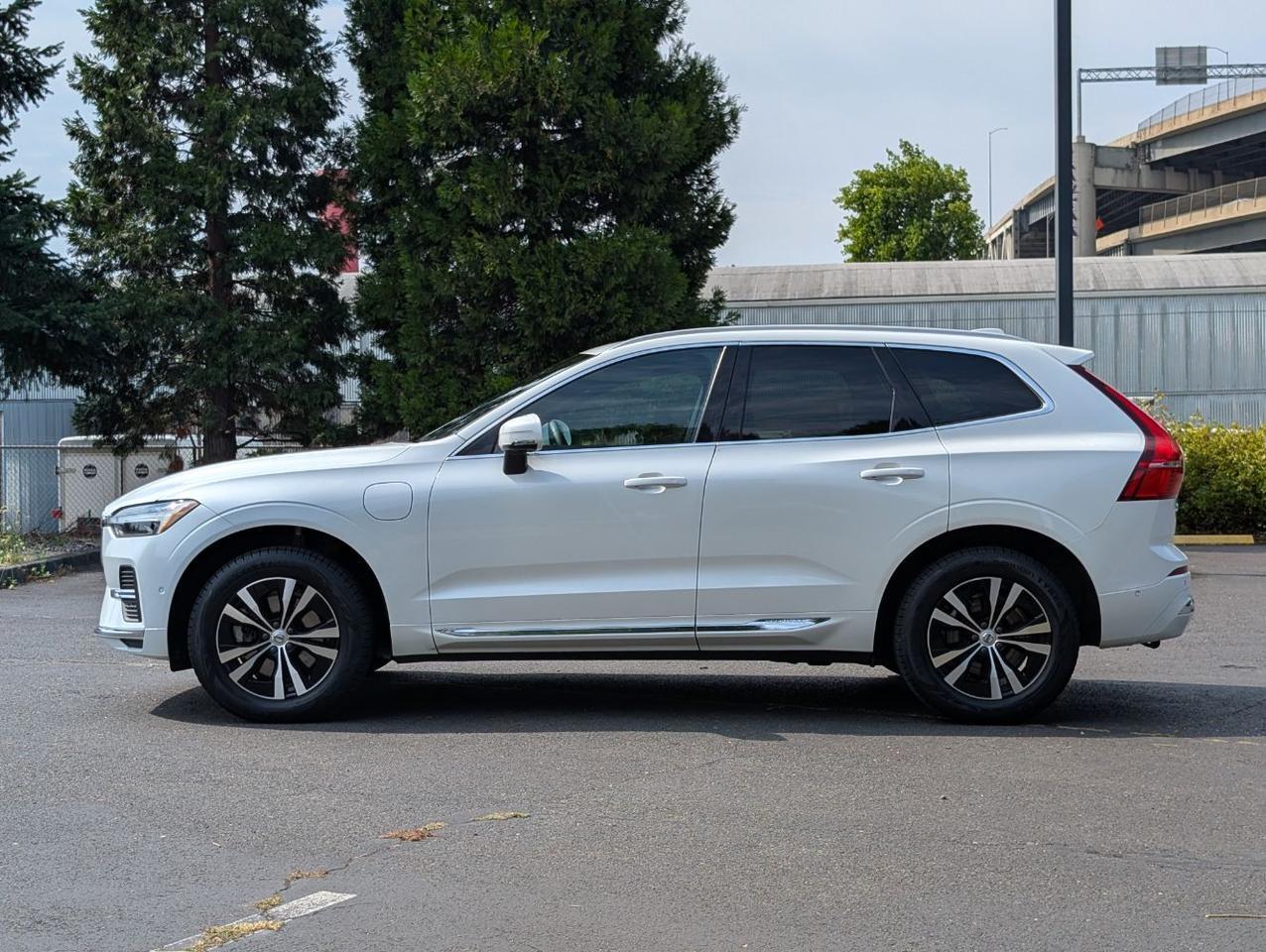 2022 Volvo XC60 Recharge T8 AWD Inscription Exp Extended Range w/Harman Kardon, Pilot Assist, 360 Cam & Heated Leather Seats Portland OR