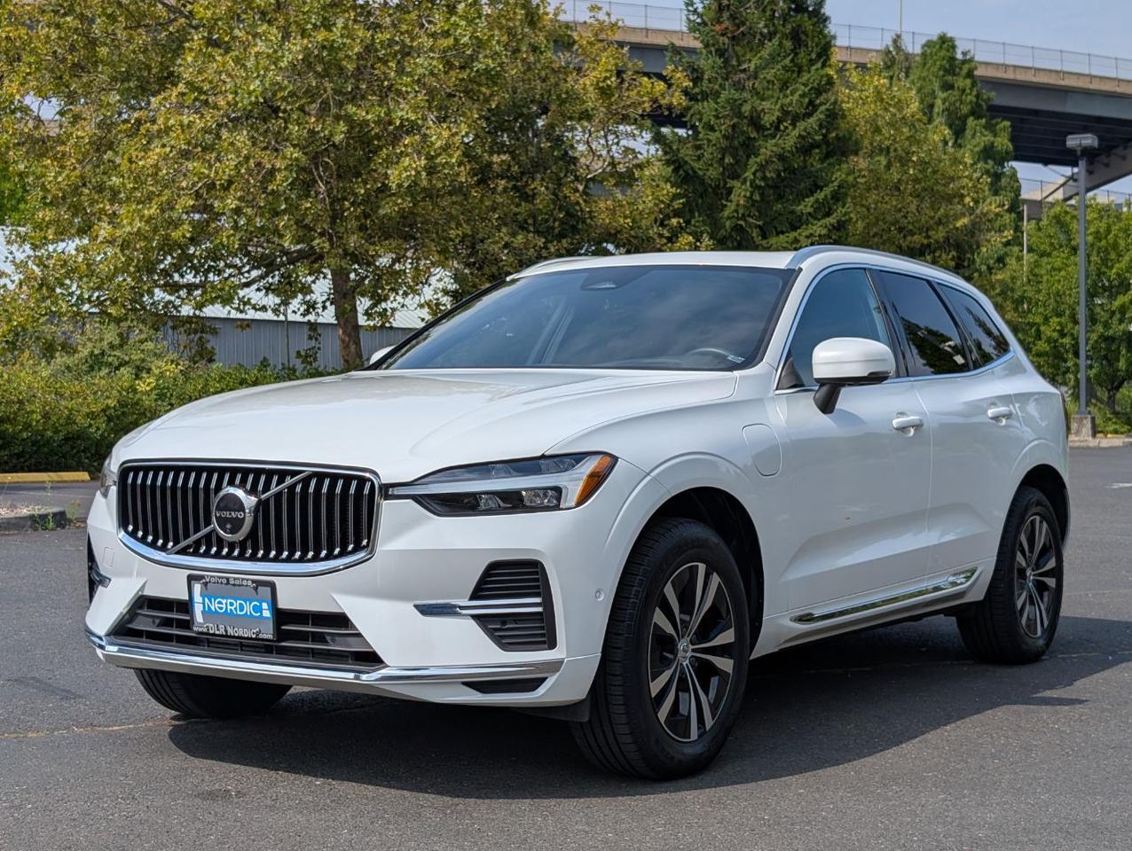 2022 Volvo XC60 Recharge T8 AWD Inscription Exp Extended Range w/Harman Kardon, Pilot Assist, 360 Cam & Heated Leather Seats Portland OR