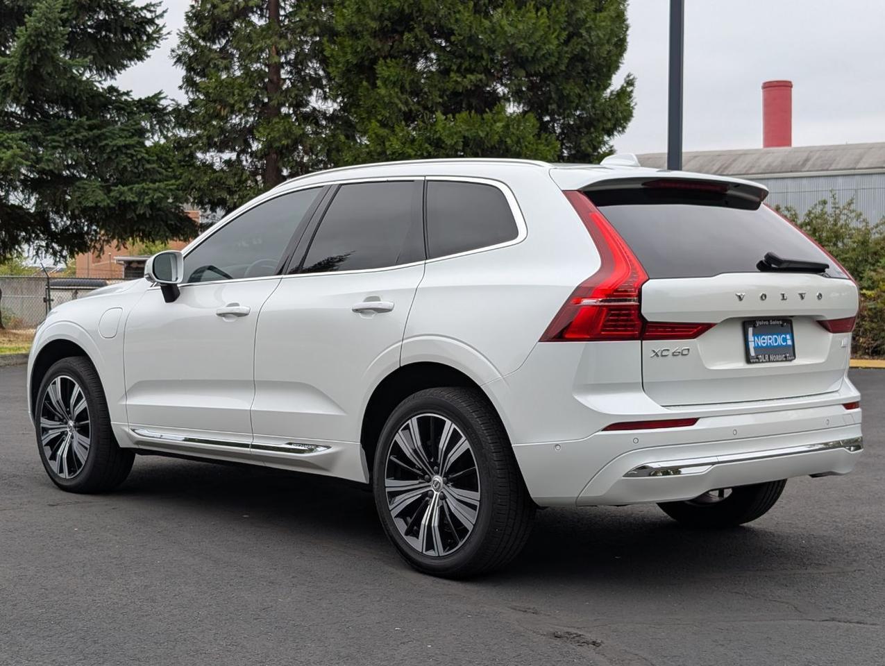 2022 Volvo XC60 Recharge T8 PHEV Hybrid Inscription | 455hp, 36mi EV, HK Premium Audio, Pilot Assist, Heated & Cooled Leather Portland OR