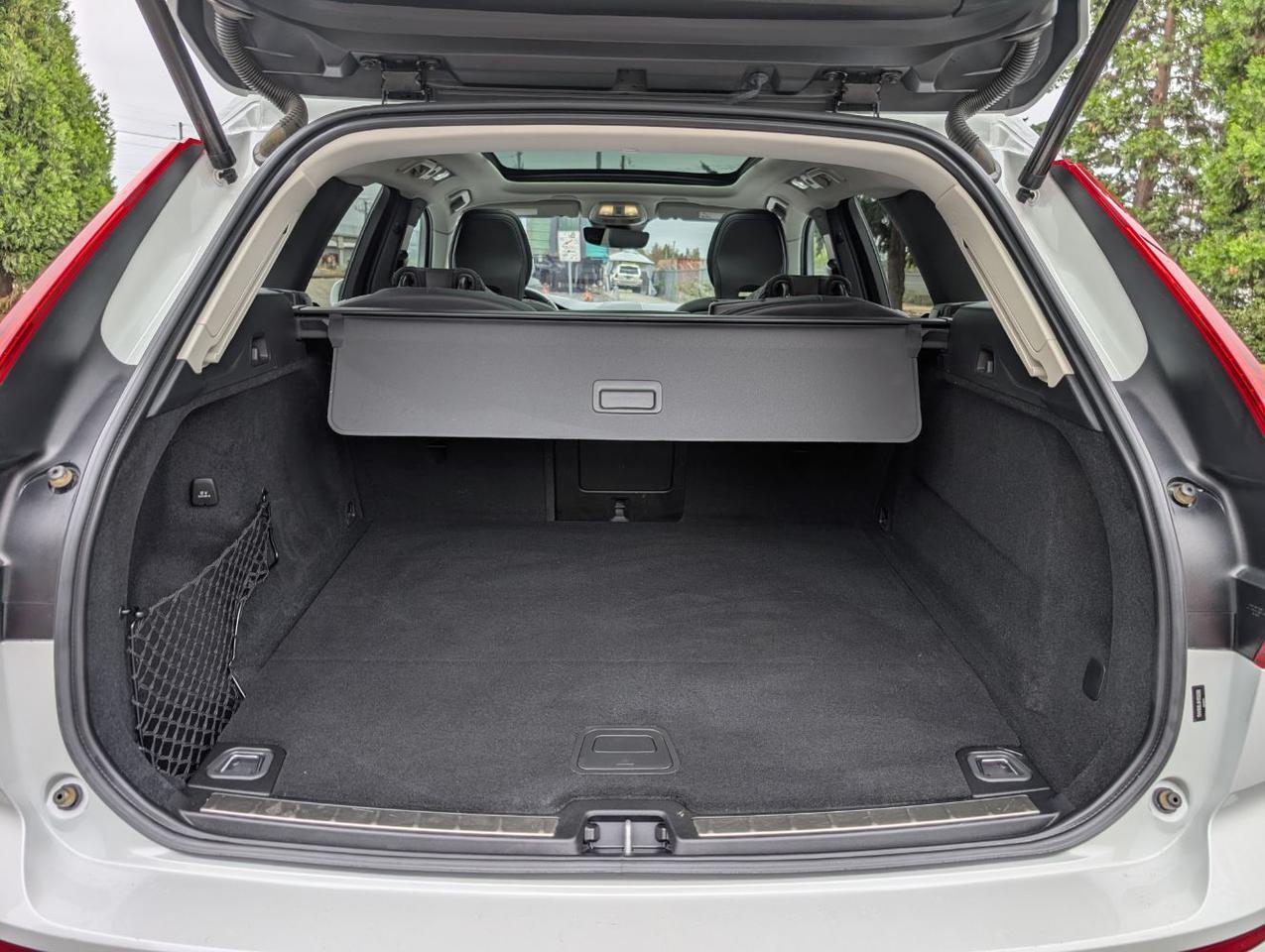 2022 Volvo XC60 Recharge T8 PHEV Hybrid Inscription | 455hp, 36mi EV, HK Premium Audio, Pilot Assist, Heated & Cooled Leather Portland OR
