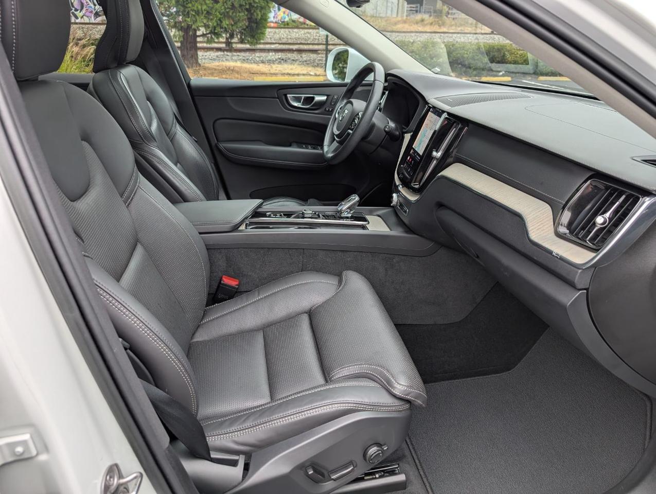 2022 Volvo XC60 Recharge T8 PHEV Hybrid Inscription | 455hp, 36mi EV, HK Premium Audio, Pilot Assist, Heated & Cooled Leather Portland OR