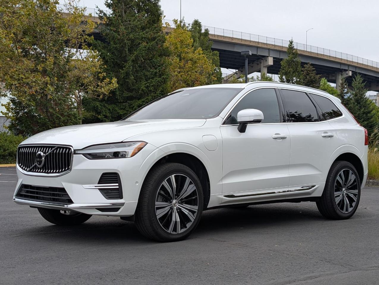 2022 Volvo XC60 Recharge T8 PHEV Hybrid Inscription | 455hp, HK Premium Audio, Pilot Assist * Portland OR