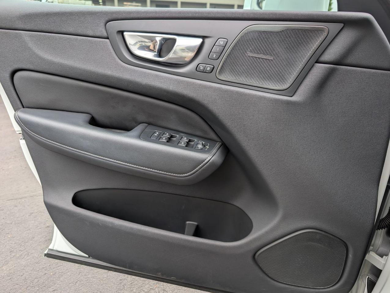 2022 Volvo XC60 Recharge T8 PHEV Hybrid Inscription | 455hp, HK Premium Audio, Pilot Assist * Portland OR