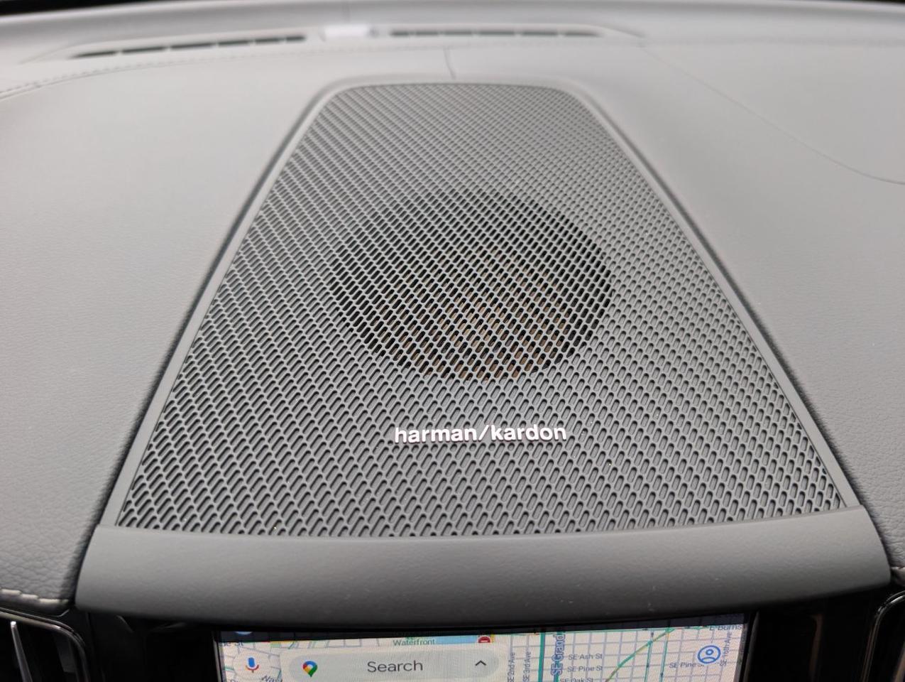 2022 Volvo XC60 Recharge T8 PHEV Hybrid Inscription | 455hp, HK Premium Audio, Pilot Assist * Portland OR