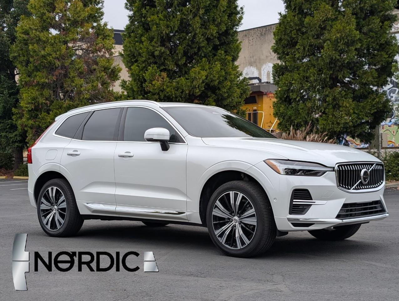 2022 Volvo XC60 Recharge T8 PHEV Hybrid Inscription | 455hp, HK Premium Audio, Pilot Assist *