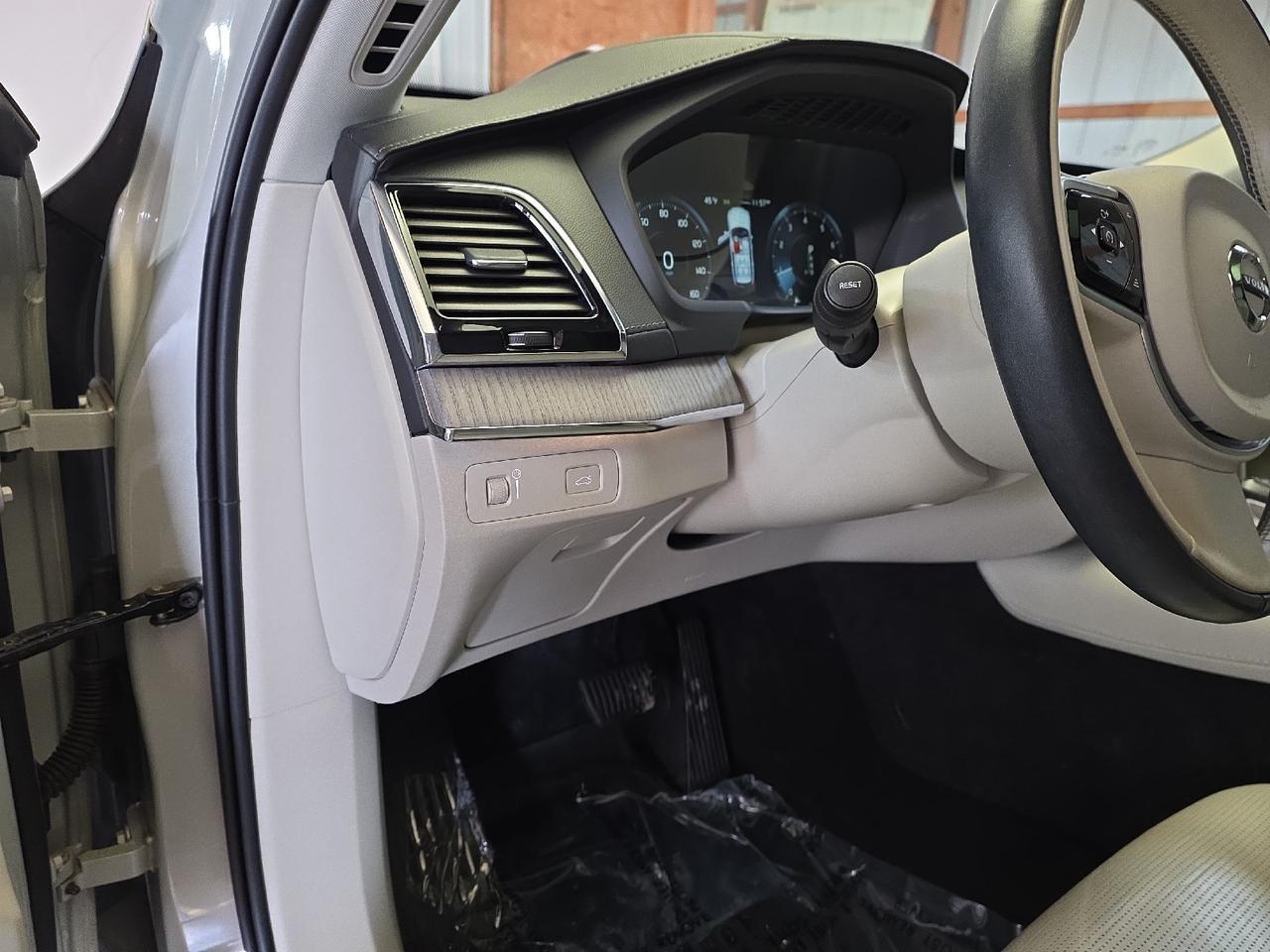 2022 Volvo XC90 Inscription Sand Lake NY