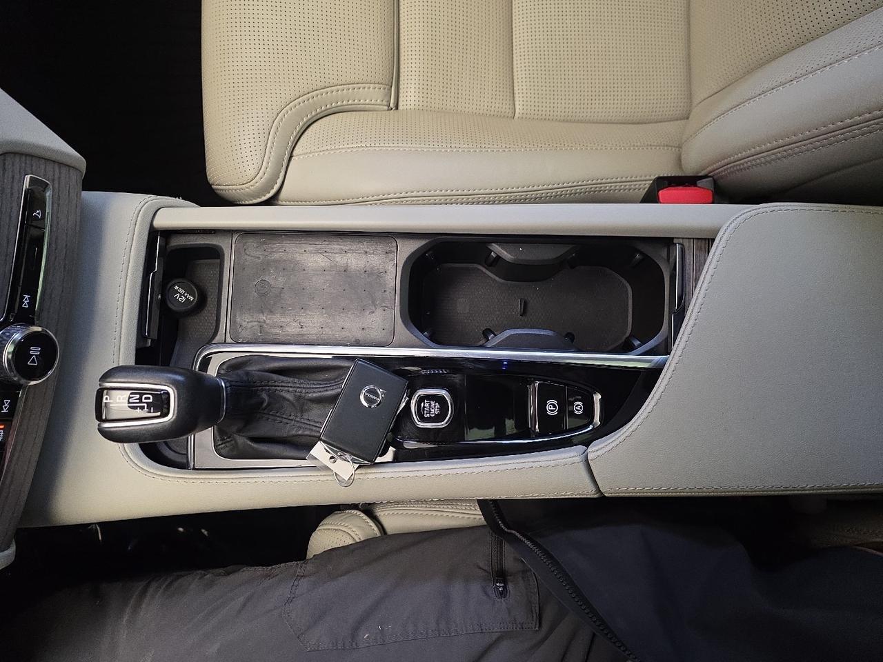 2022 Volvo XC90 Inscription Sand Lake NY