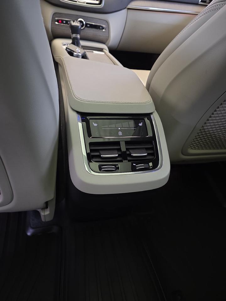 2022 Volvo XC90 Inscription Sand Lake NY