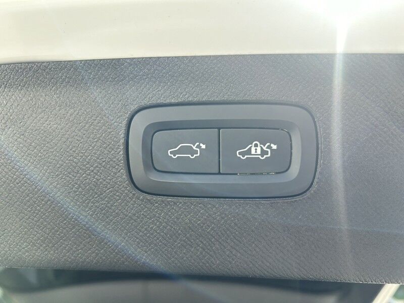 2022 Volvo XC90 Momentum Webster MA