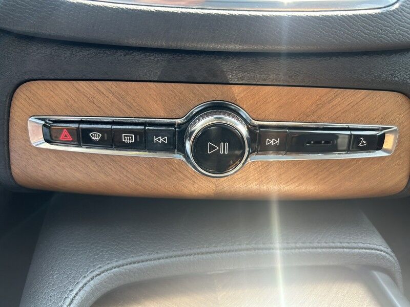 2022 Volvo XC90 Momentum Webster MA