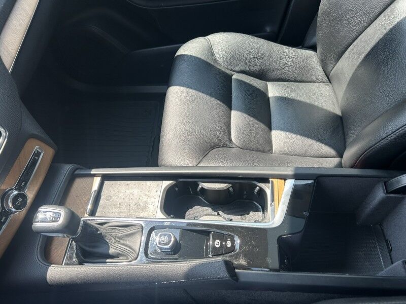 2022 Volvo XC90 Momentum Webster MA