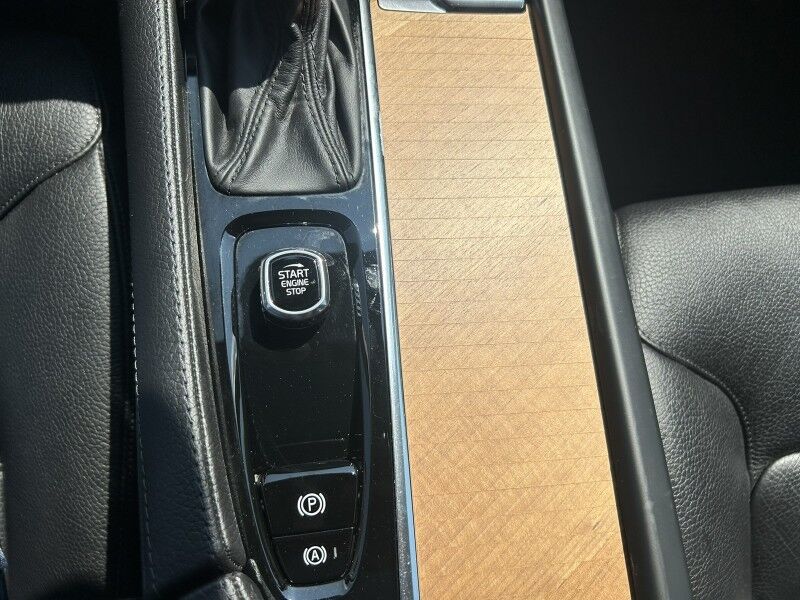 2022 Volvo XC90 Momentum Webster MA