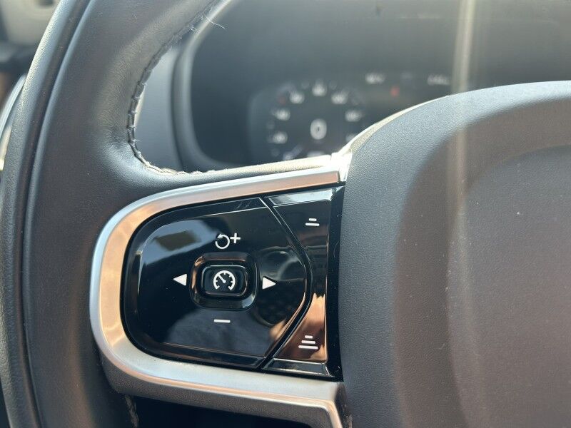 2022 Volvo XC90 Momentum Webster MA