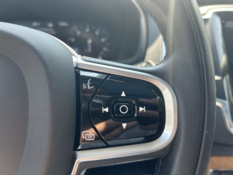 2022 Volvo XC90 Momentum Webster MA