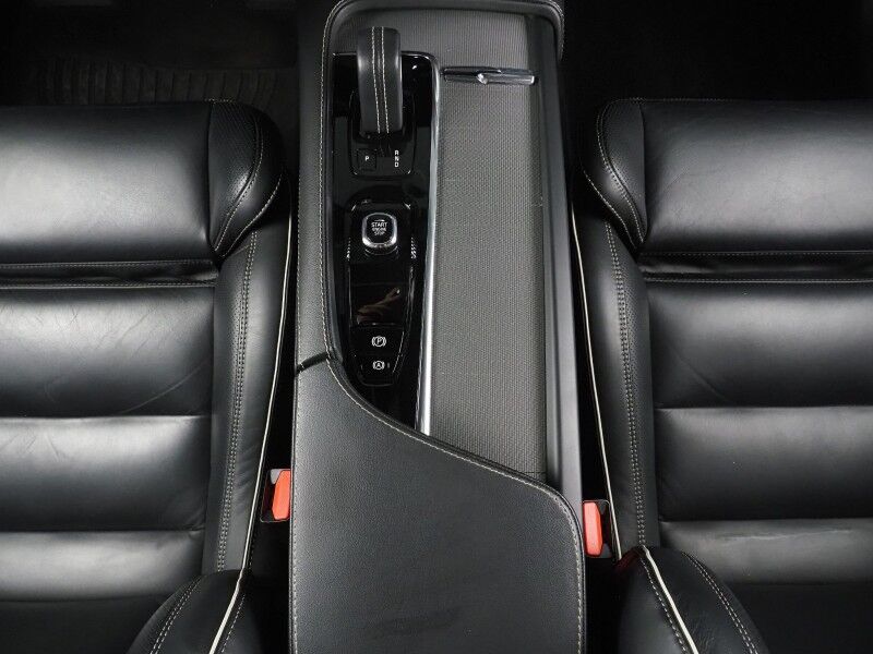 2022 Volvo XC90 Recharge Plug-In Hybrid AWD R-Design *HEADS-UP DISPLAY, NAVIGATION, ADAPTIVE CRUISE, SAFETY ALERTS, 360 CAMERAS, PANO MOONROOF, NAPPA LEATHER, HEATED SEATS/STEERING, 22 INCH WHEELS, BOWERS & WILKINS Round Rock TX