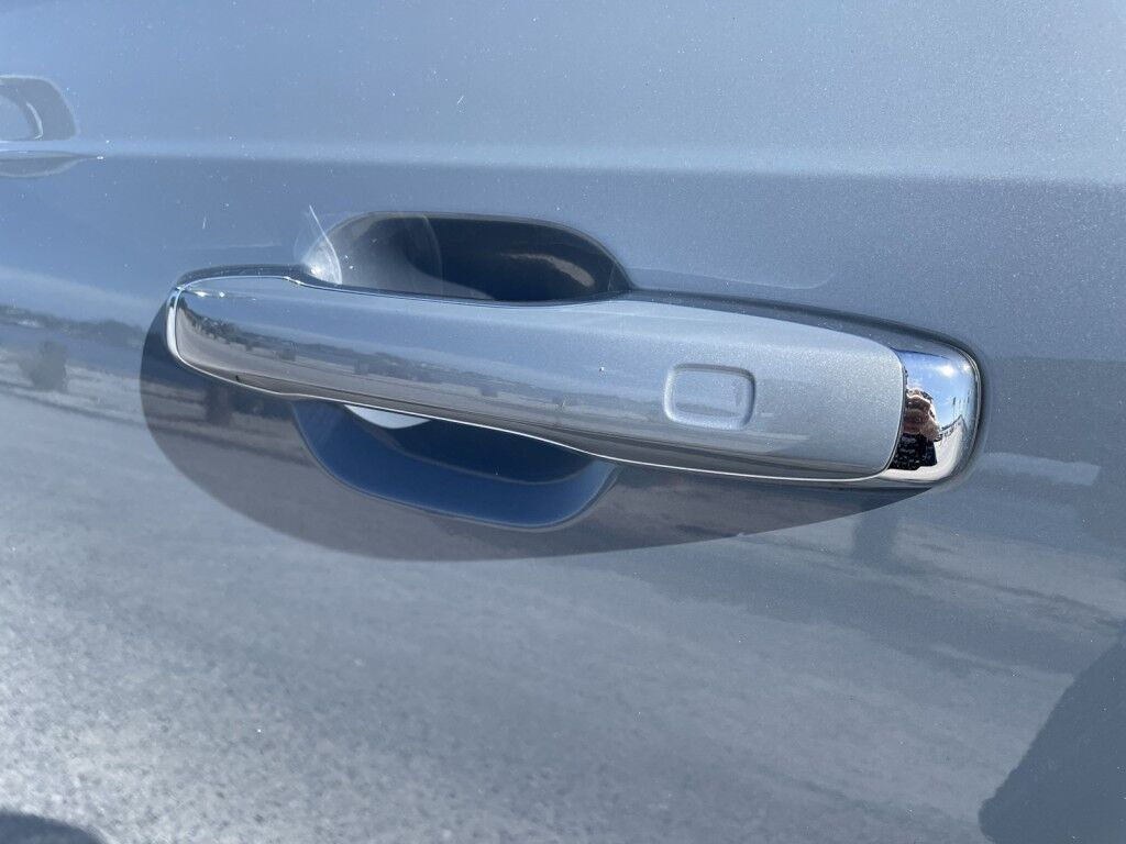 2022 Volvo XC90 Recharge Plug-In Hybrid Inscription~EXCELLENT CONDITION~ADAPTIVE CRUISE CONTROL~ALUMINUM ROOF RAILS~BLIND SPOT WARNING~CRASH SENSORS~DRIVER ASSISTANCE PACKAGE~HEATED SEATS~KEYLESS ENTRY~PREMIUM LEATHER SEATS~REMOTE ENGINE START~SURROUND VIEW CAMERA Sarasota FL