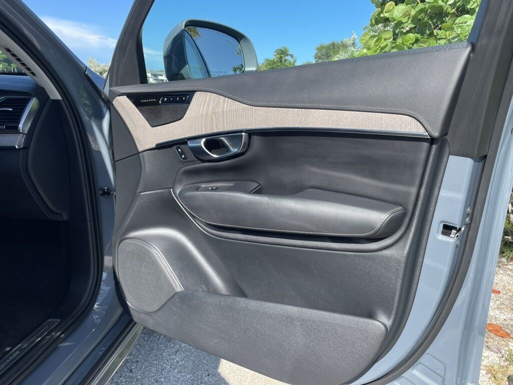 2022 Volvo XC90 Recharge Plug-In Hybrid Inscription~EXCELLENT CONDITION~ADAPTIVE CRUISE CONTROL~ALUMINUM ROOF RAILS~BLIND SPOT WARNING~CRASH SENSORS~DRIVER ASSISTANCE PACKAGE~HEATED SEATS~KEYLESS ENTRY~PREMIUM LEATHER SEATS~REMOTE ENGINE START~SURROUND VIEW CAMERA Sarasota FL