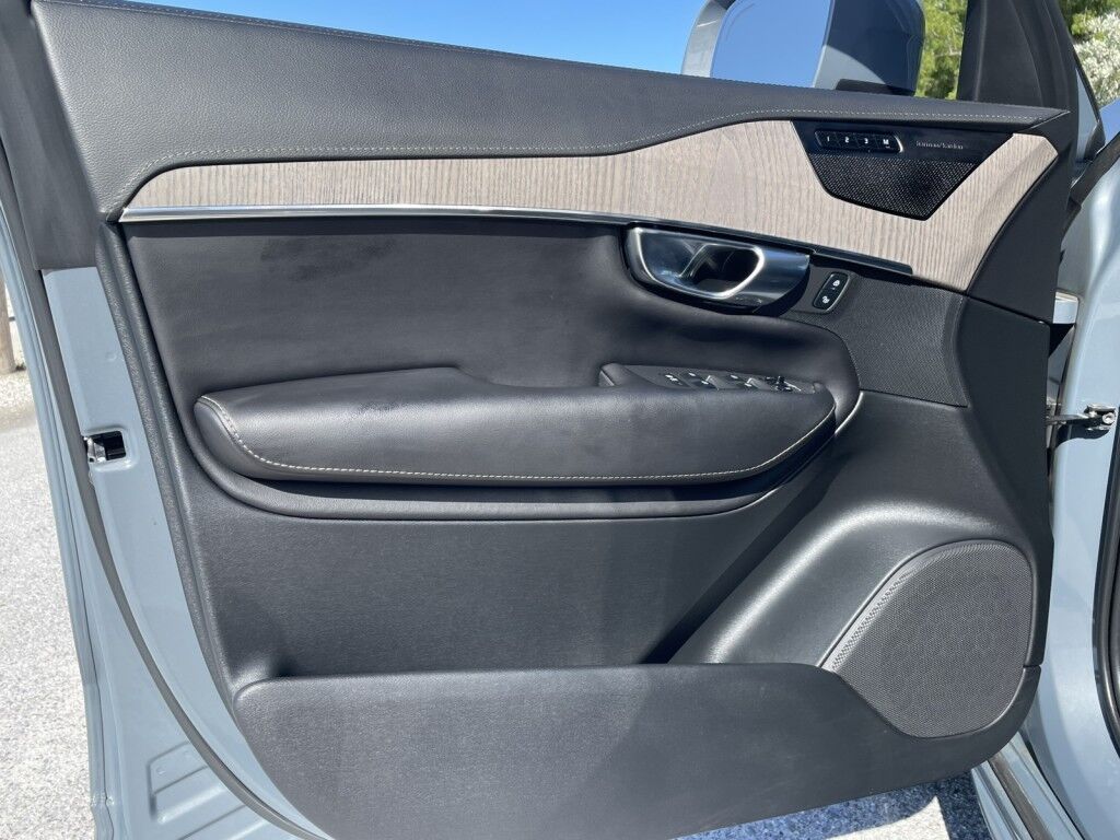 2022 Volvo XC90 Recharge Plug-In Hybrid Inscription~EXCELLENT CONDITION~ADAPTIVE CRUISE CONTROL~ALUMINUM ROOF RAILS~BLIND SPOT WARNING~CRASH SENSORS~DRIVER ASSISTANCE PACKAGE~HEATED SEATS~KEYLESS ENTRY~PREMIUM LEATHER SEATS~REMOTE ENGINE START~SURROUND VIEW CAMERA Sarasota FL