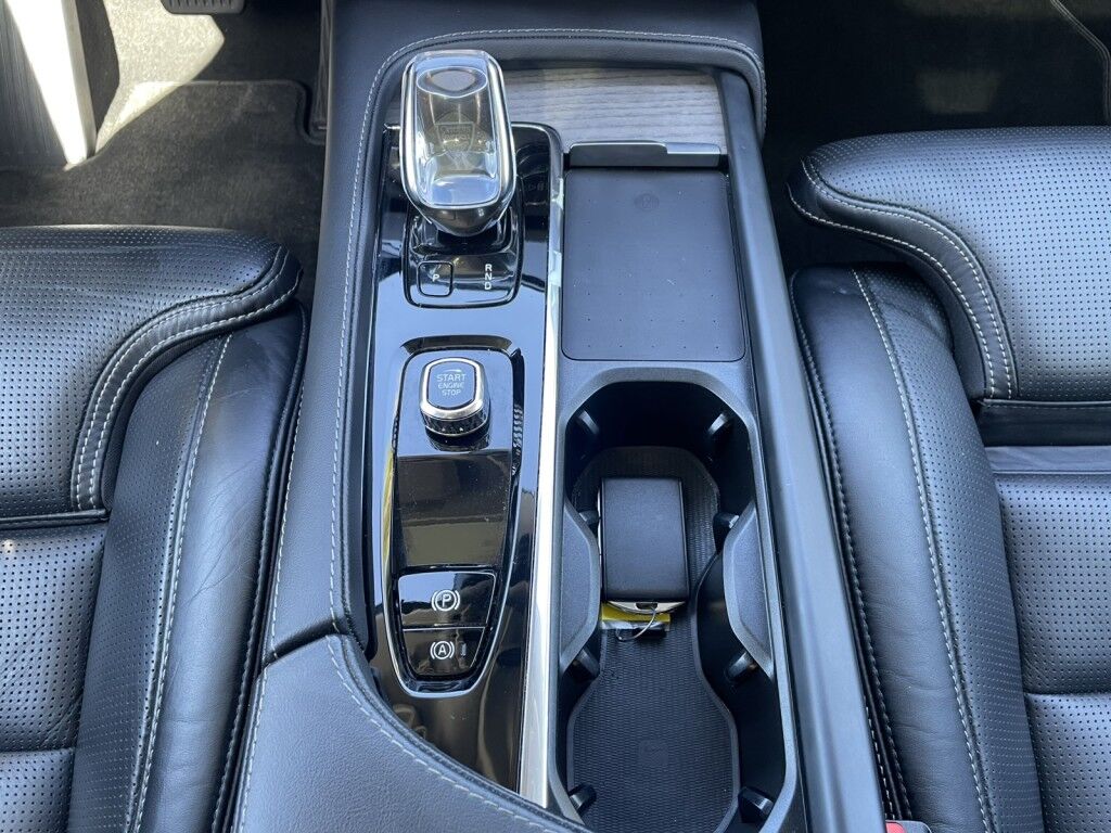 2022 Volvo XC90 Recharge Plug-In Hybrid Inscription~EXCELLENT CONDITION~ADAPTIVE CRUISE CONTROL~ALUMINUM ROOF RAILS~BLIND SPOT WARNING~CRASH SENSORS~DRIVER ASSISTANCE PACKAGE~HEATED SEATS~KEYLESS ENTRY~PREMIUM LEATHER SEATS~REMOTE ENGINE START~SURROUND VIEW CAMERA Sarasota FL