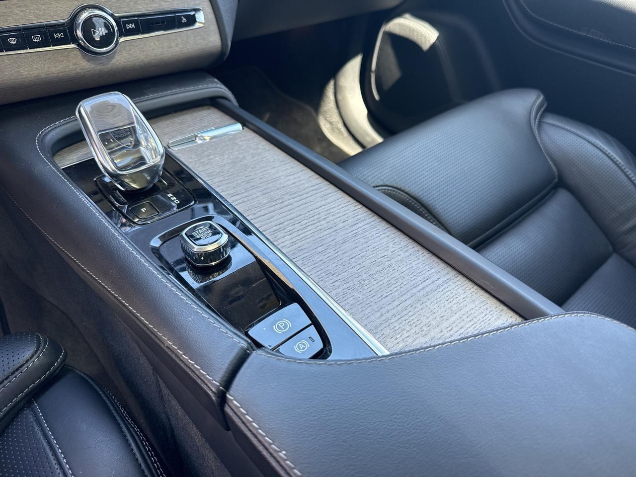 2022 Volvo XC90 Recharge Plug-In Hybrid T8 Inscription 6 Passenger Bend OR