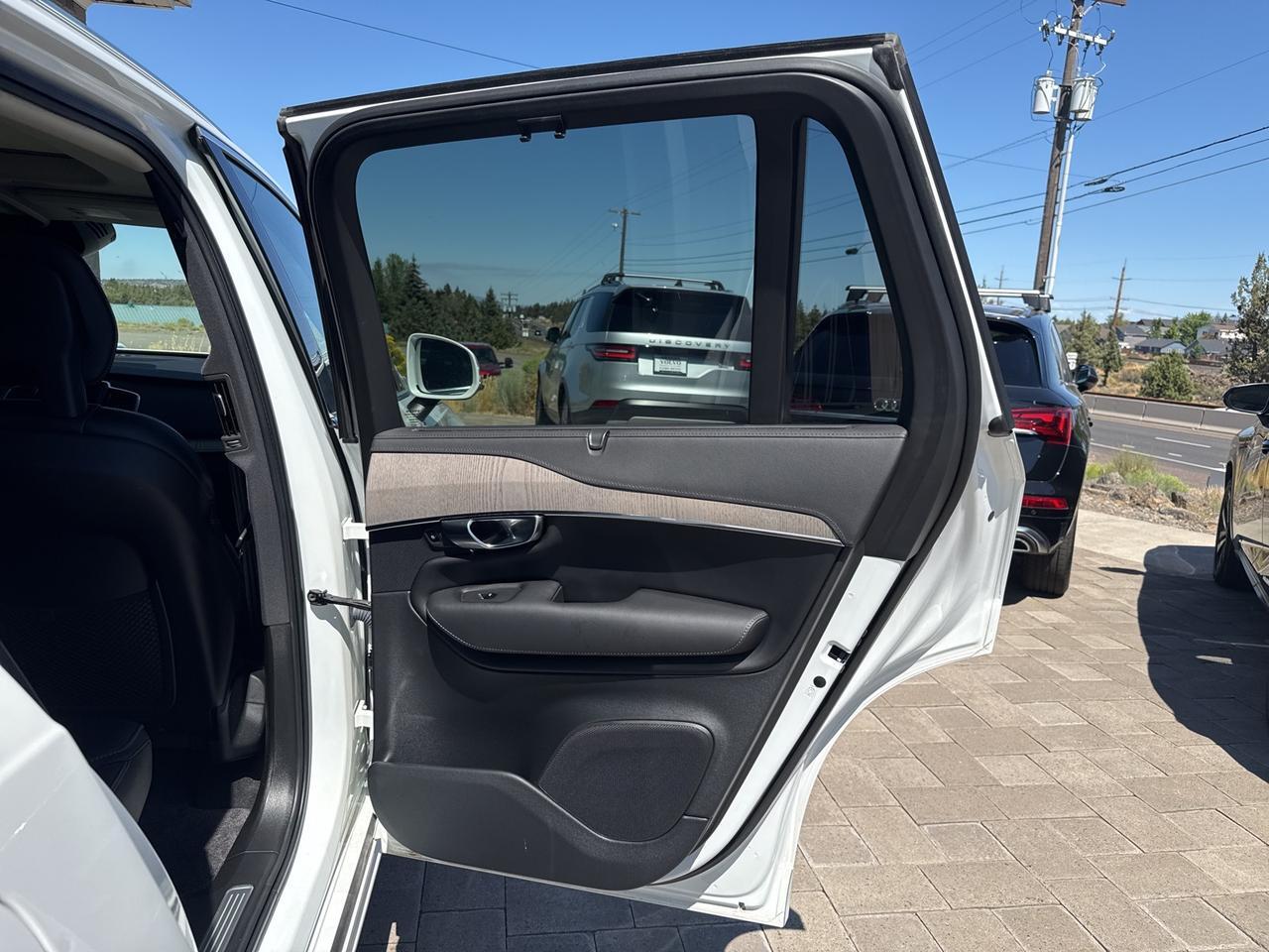 2022 Volvo XC90 Recharge Plug-In Hybrid T8 Inscription 6 Passenger Bend OR