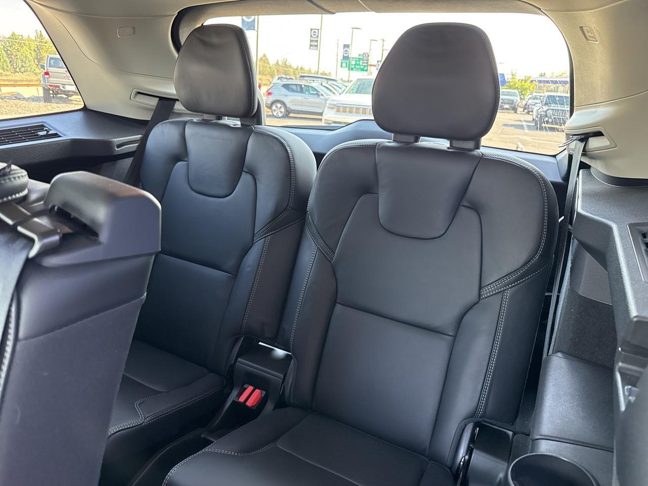 2022 Volvo XC90 Recharge Plug-In Hybrid T8 Inscription 7 Passenger Advanced Package Bend OR